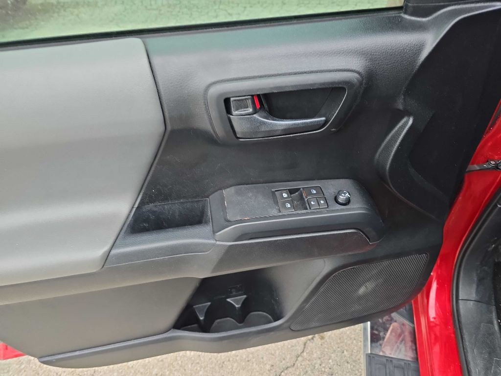2019 Toyota Tacoma Image 45