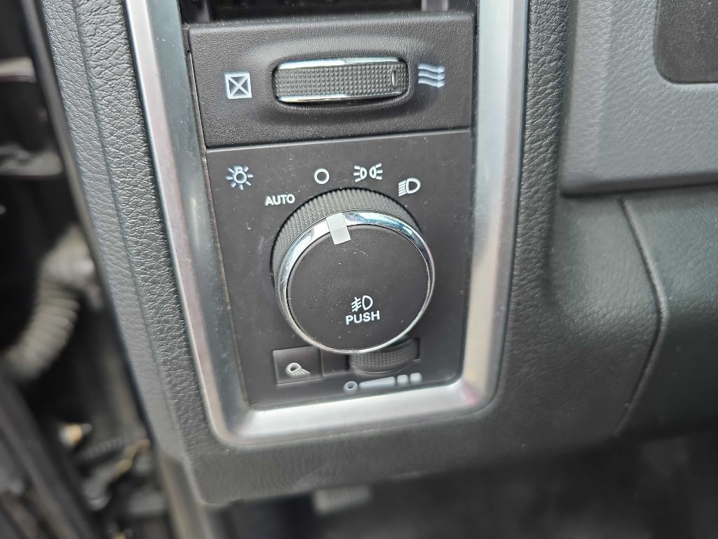2014 RAM 1500 Image 33