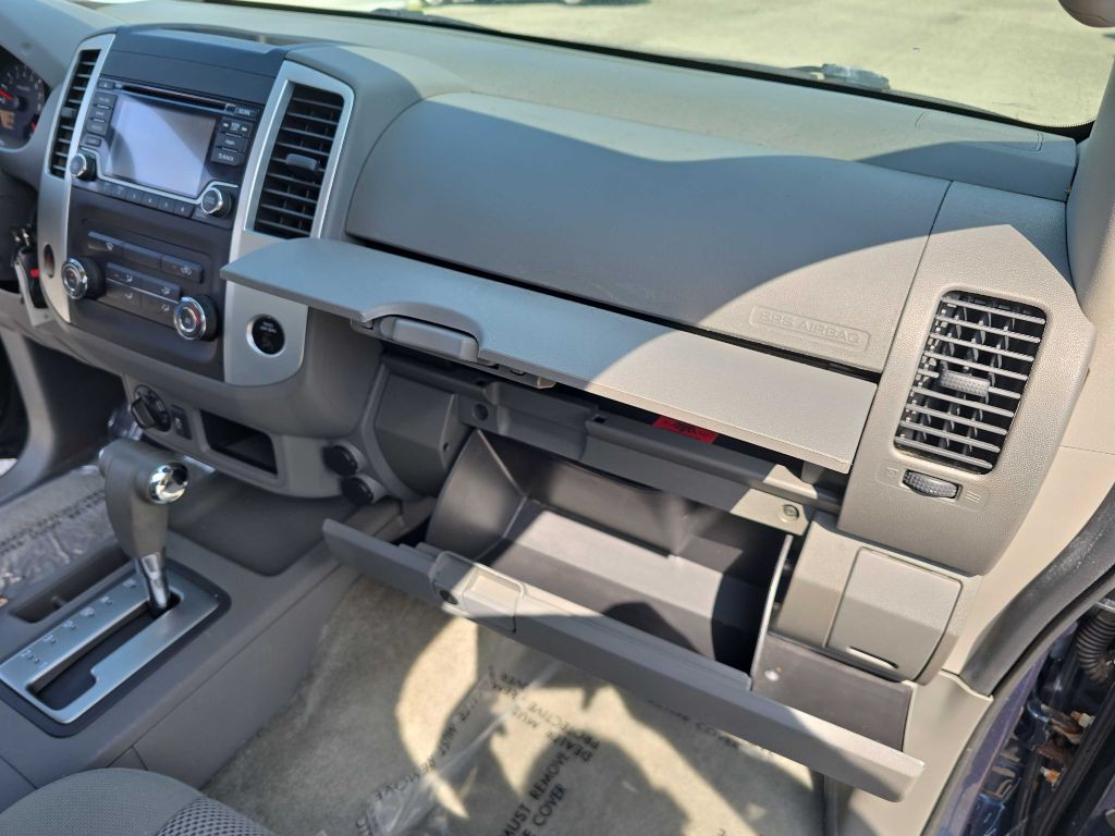 2016 Nissan Frontier Image 23
