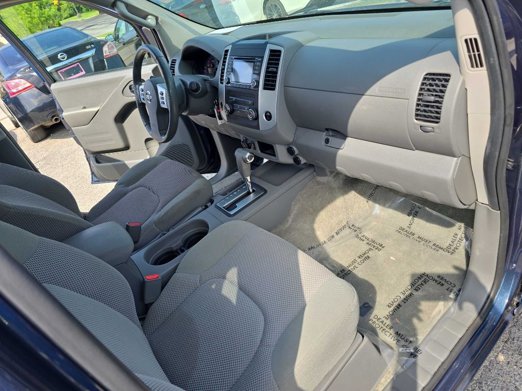 2016 Nissan Frontier Image 24