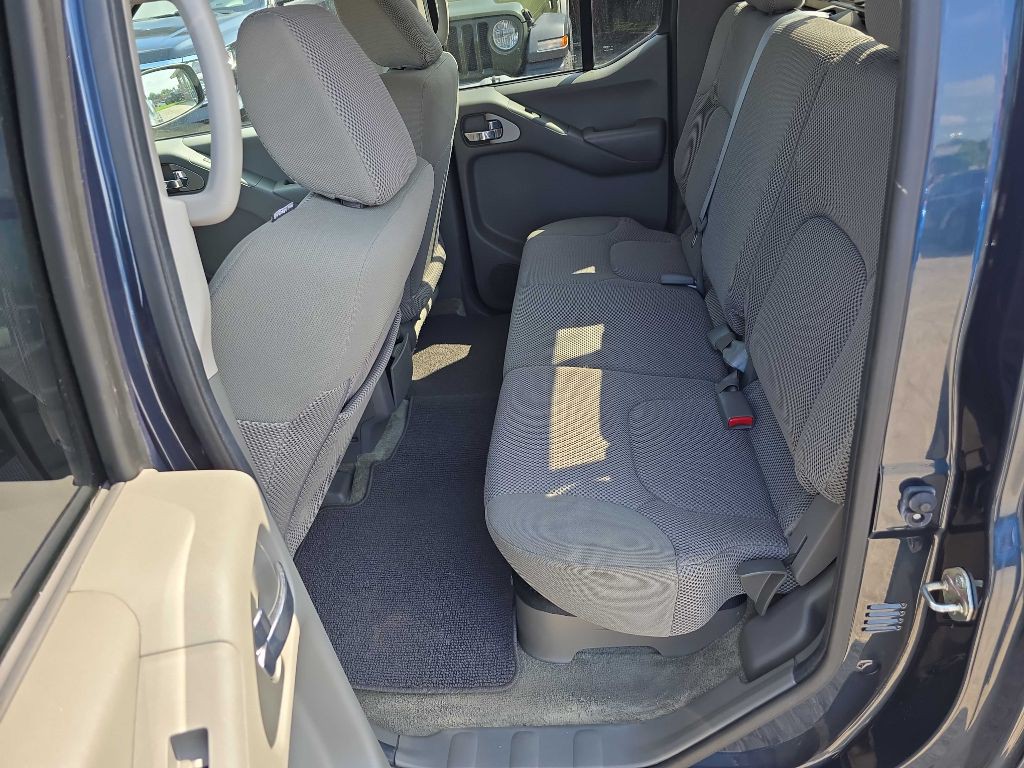 2016 Nissan Frontier Image 28