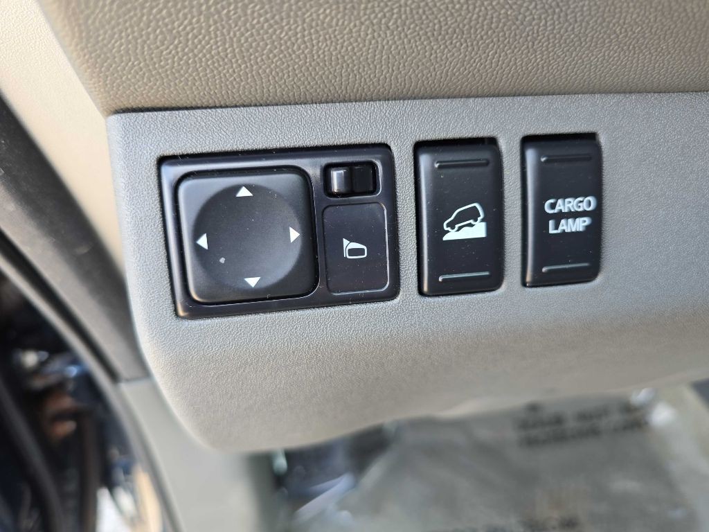 2016 Nissan Frontier Image 32