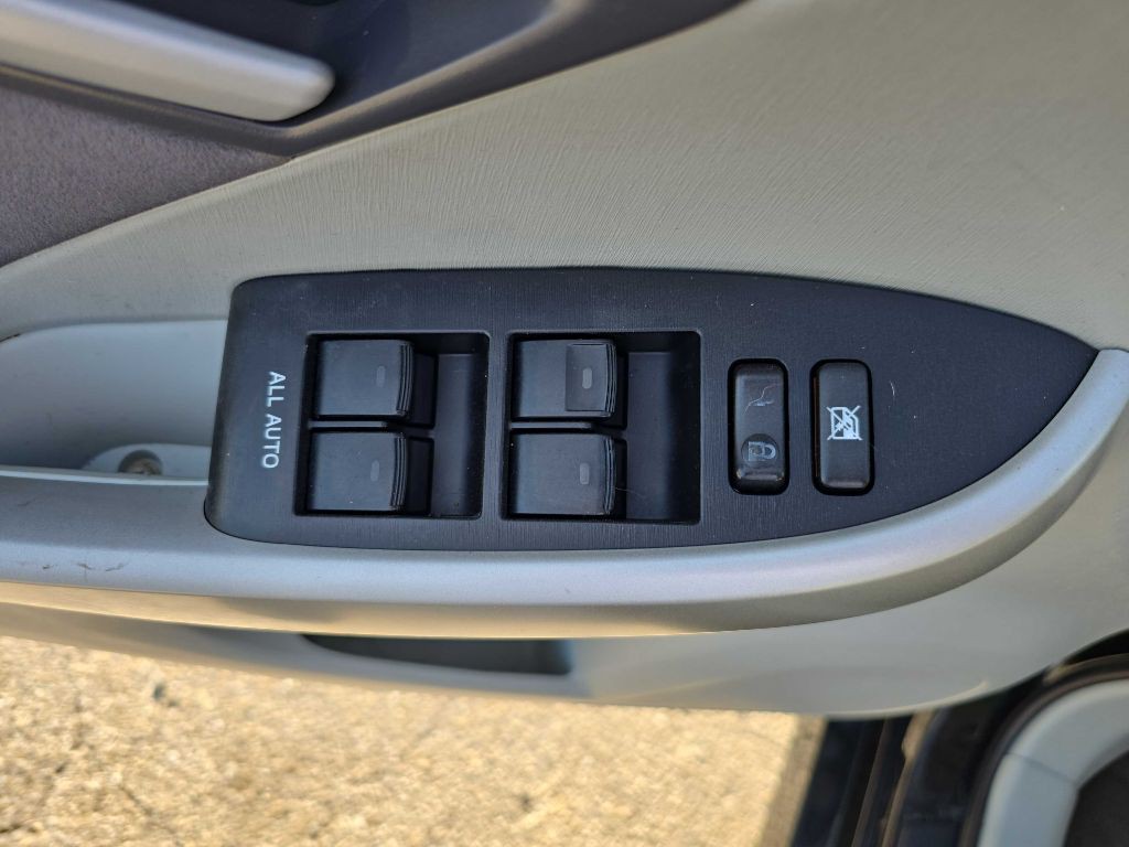 2010 Toyota Prius Image 32