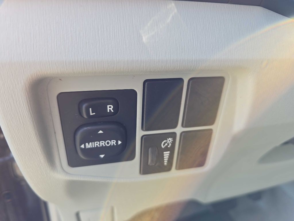 2010 Toyota Prius Image 33