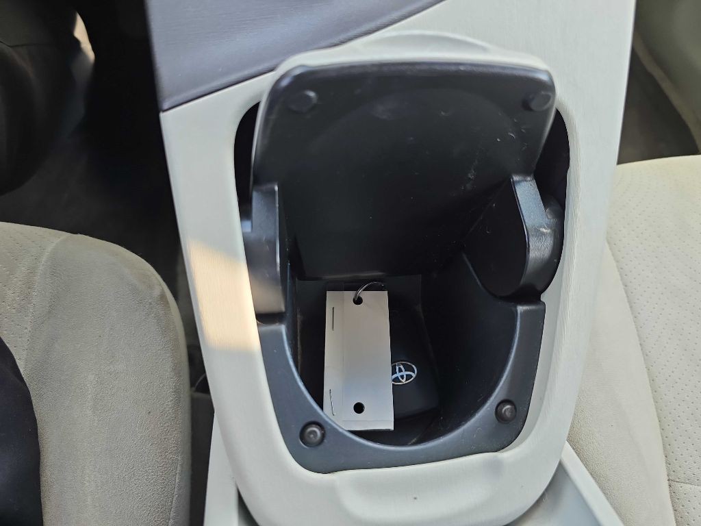 2010 Toyota Prius Image 46