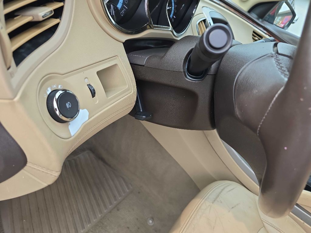 2011 Buick Lacrosse Image 28