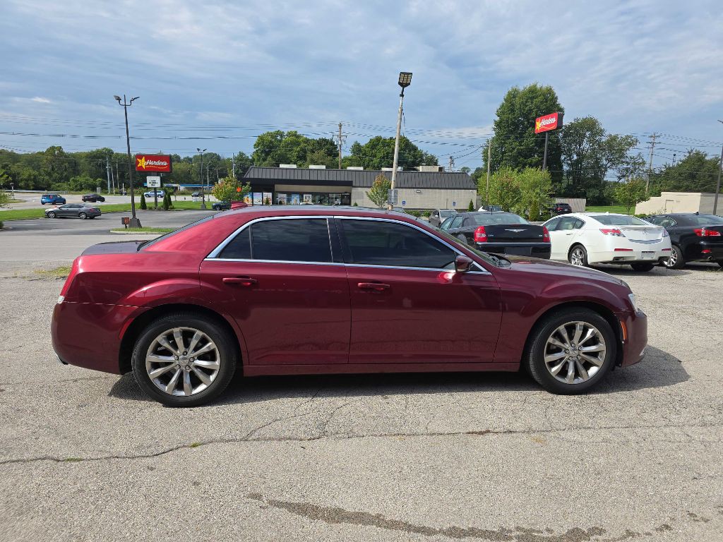 2016 Chrysler 300 Image 7