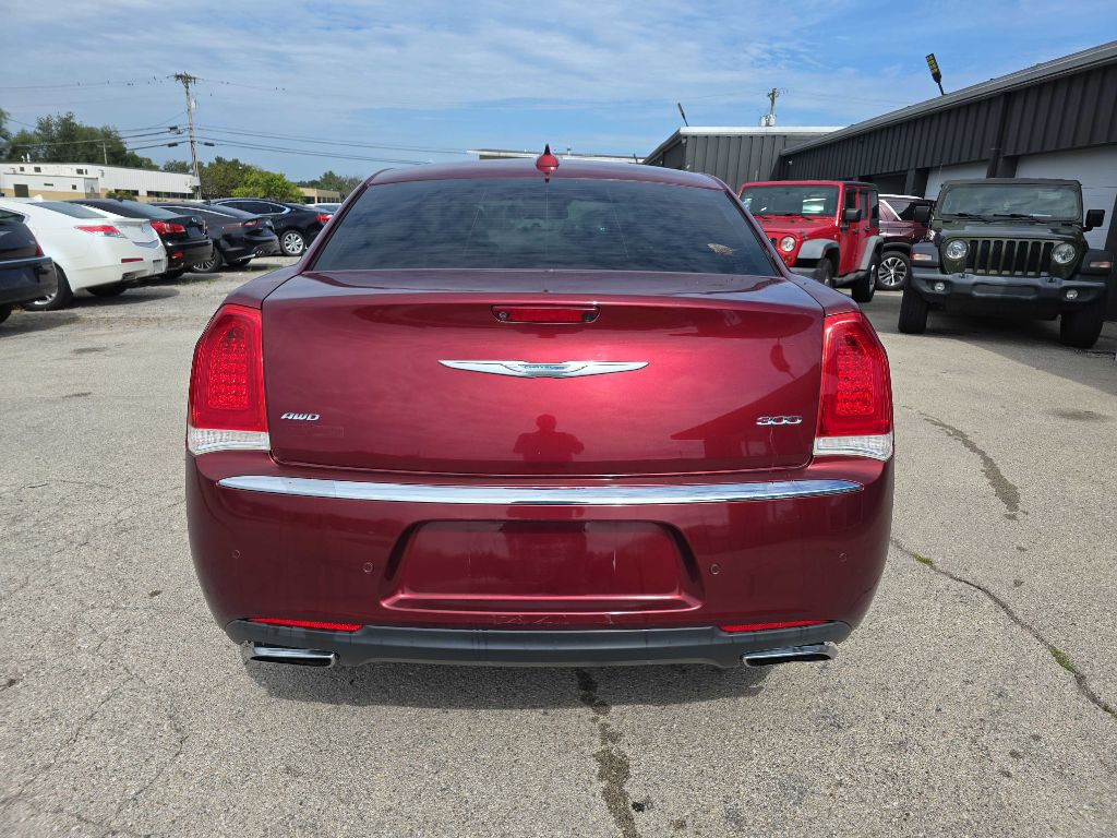 2016 Chrysler 300 Image 9