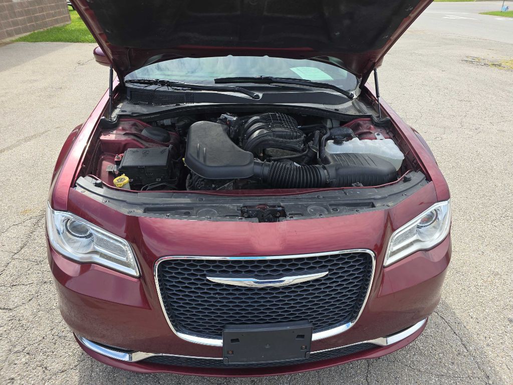 2016 Chrysler 300 Image 16