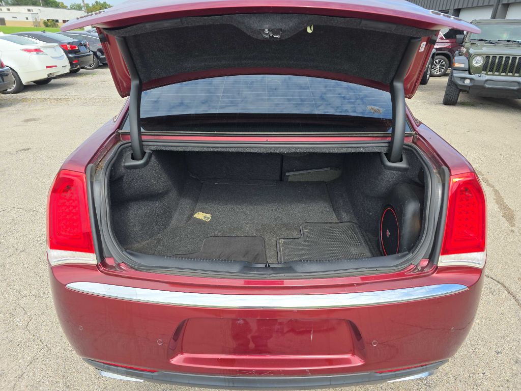 2016 Chrysler 300 Image 19