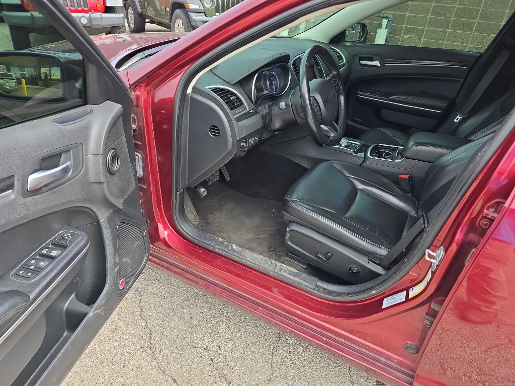2016 Chrysler 300 Image 21