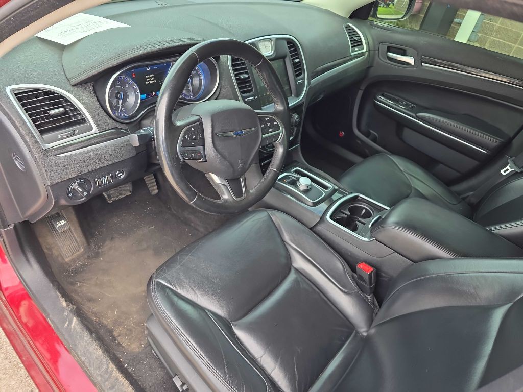 2016 Chrysler 300 Image 23