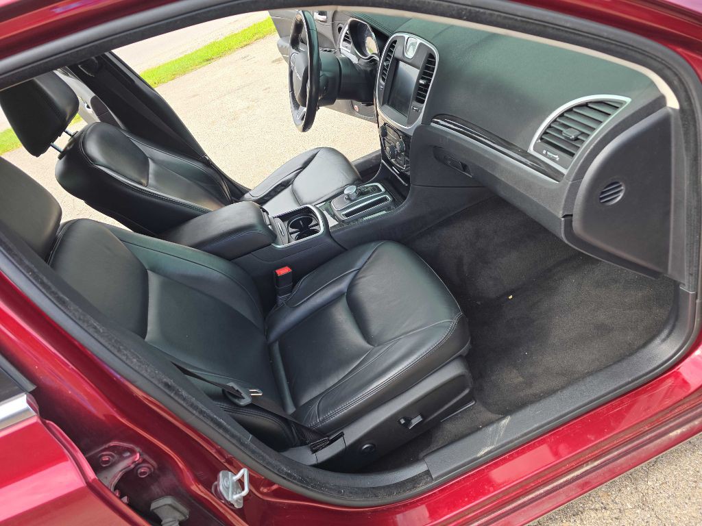 2016 Chrysler 300 Image 24
