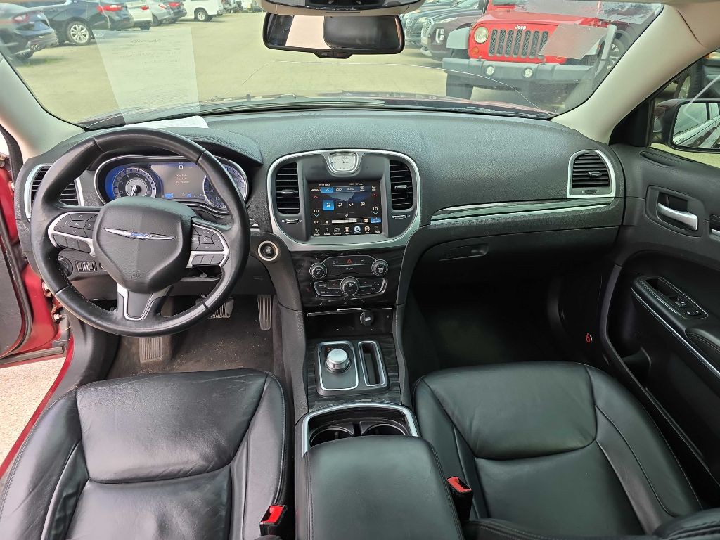 2016 Chrysler 300 Image 26