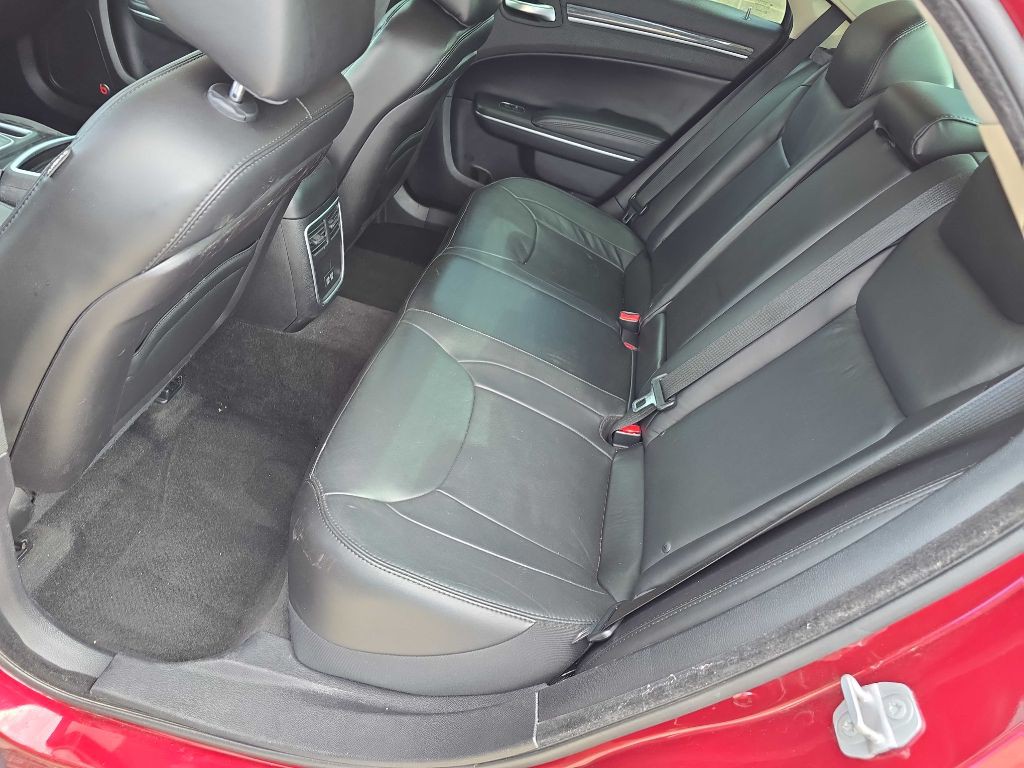 2016 Chrysler 300 Image 27