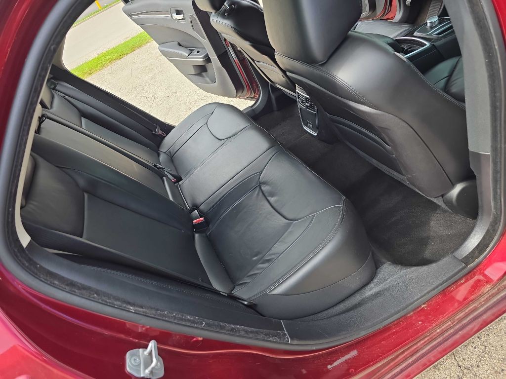2016 Chrysler 300 Image 28