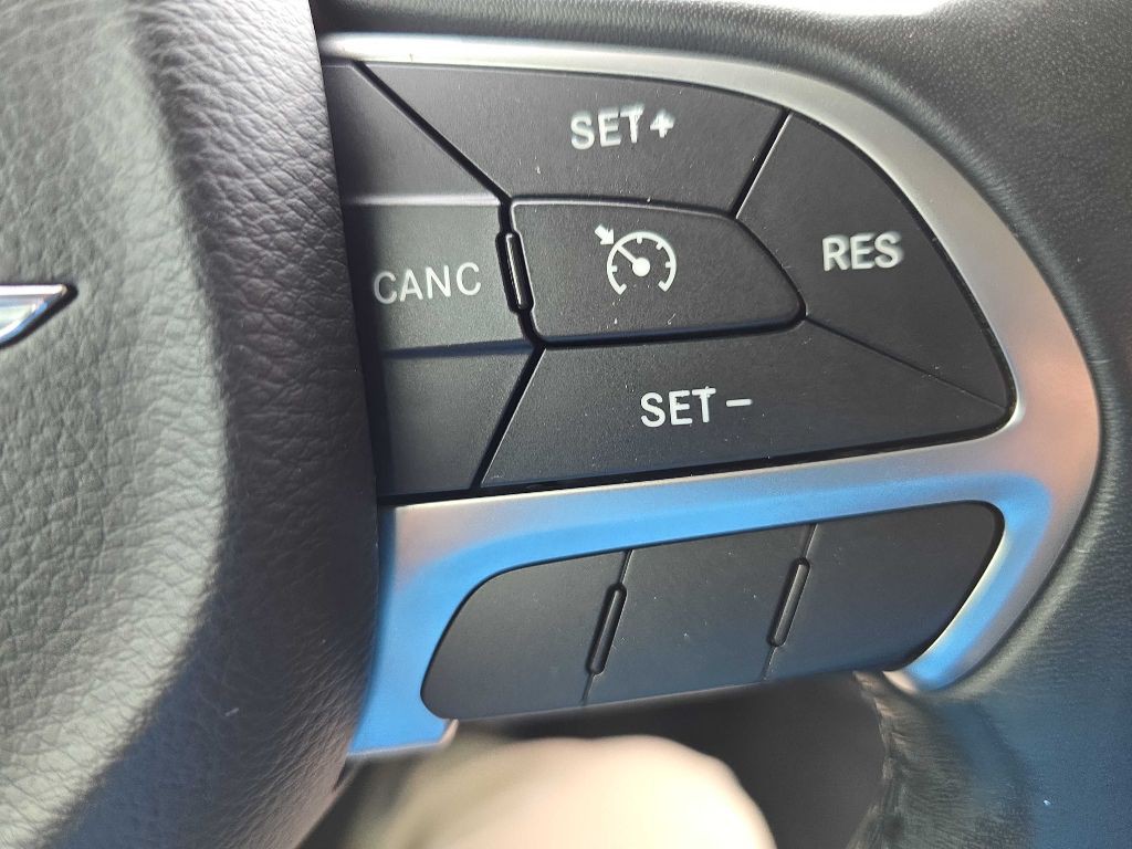 2016 Chrysler 300 Image 34