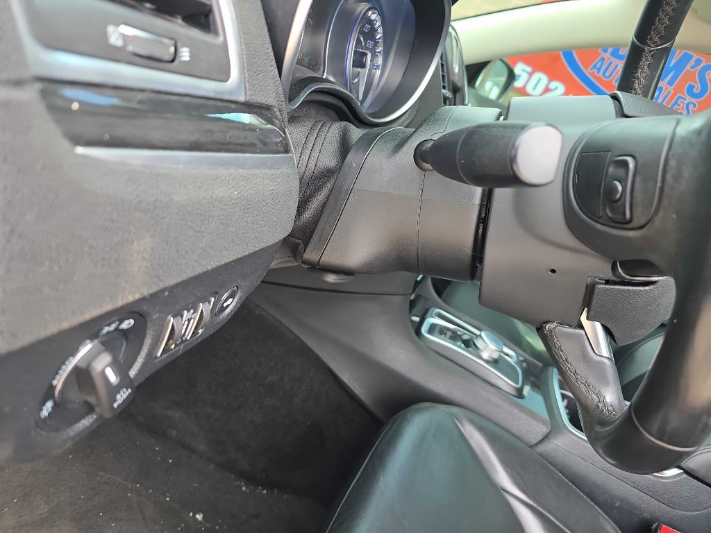 2016 Chrysler 300 Image 35