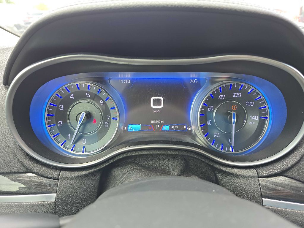 2016 Chrysler 300 Image 39