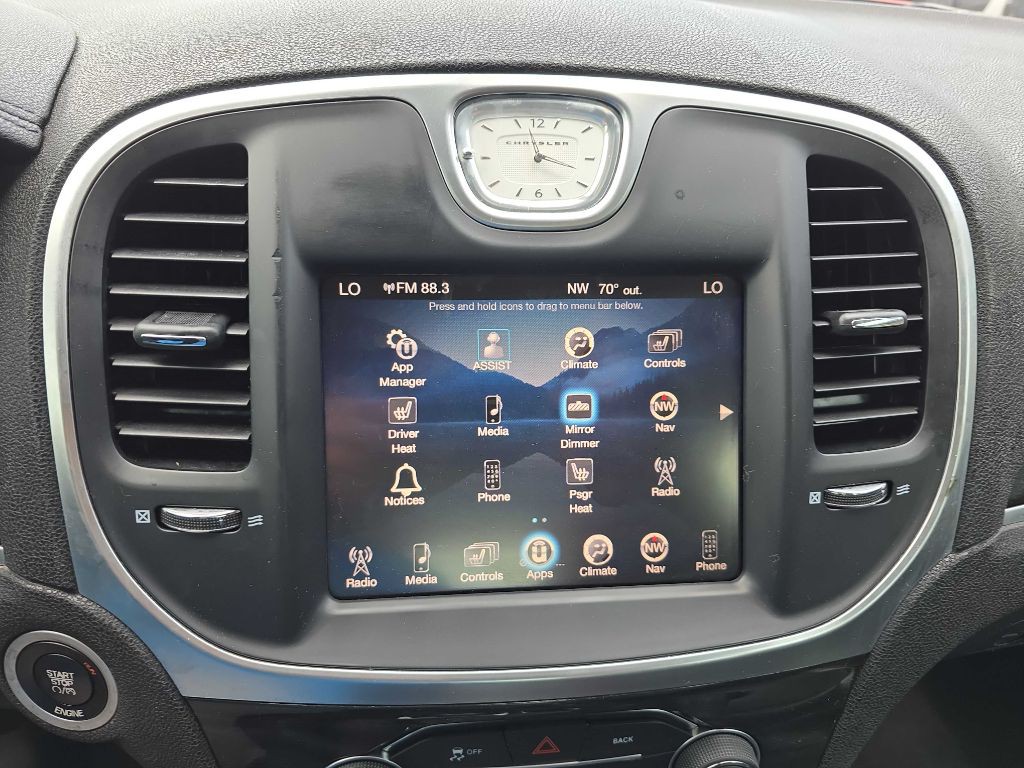 2016 Chrysler 300 Image 41