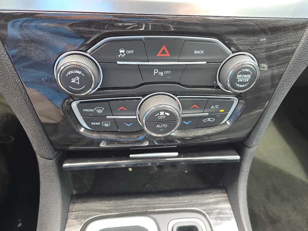 2016 Chrysler 300 Image 46