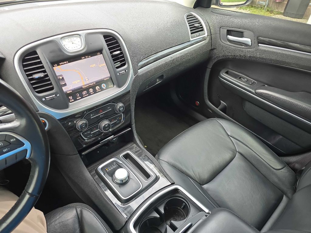 2016 Chrysler 300 Image 56