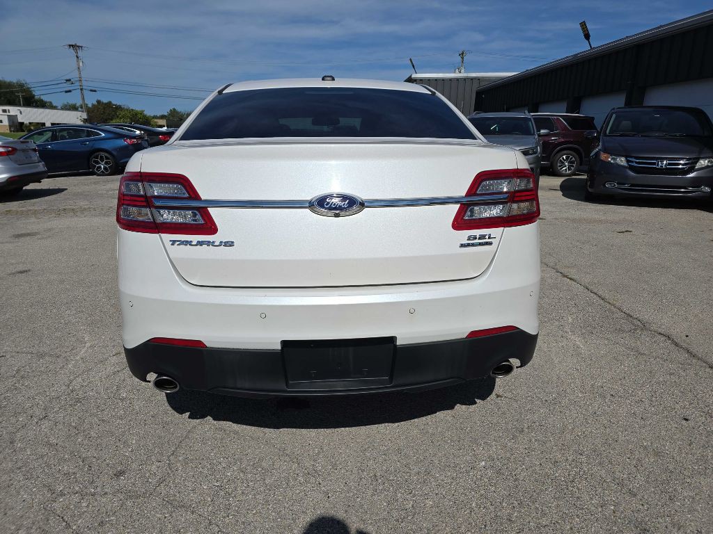 2015 Ford Taurus Image 12