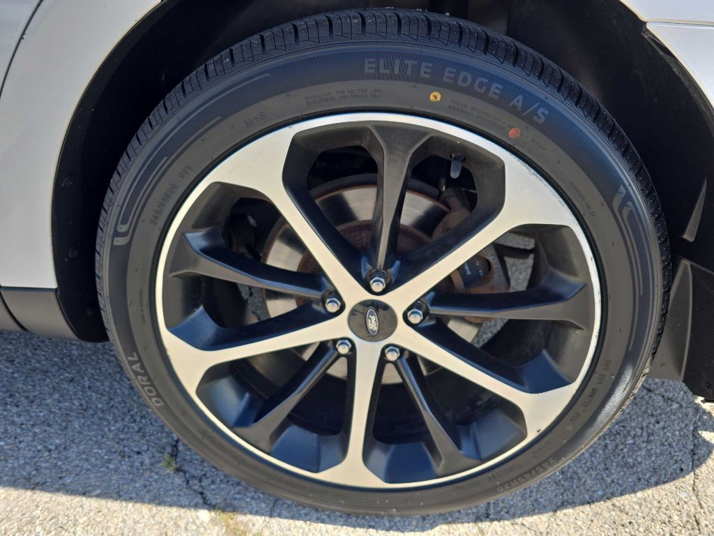 2015 Ford Taurus Image 13