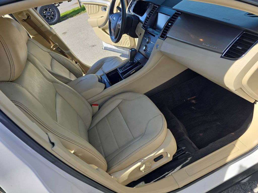 2015 Ford Taurus Image 31