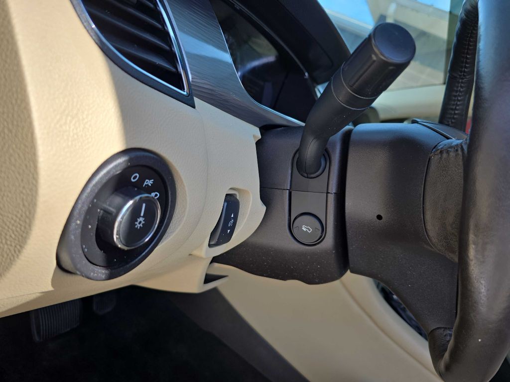 2015 Ford Taurus Image 38