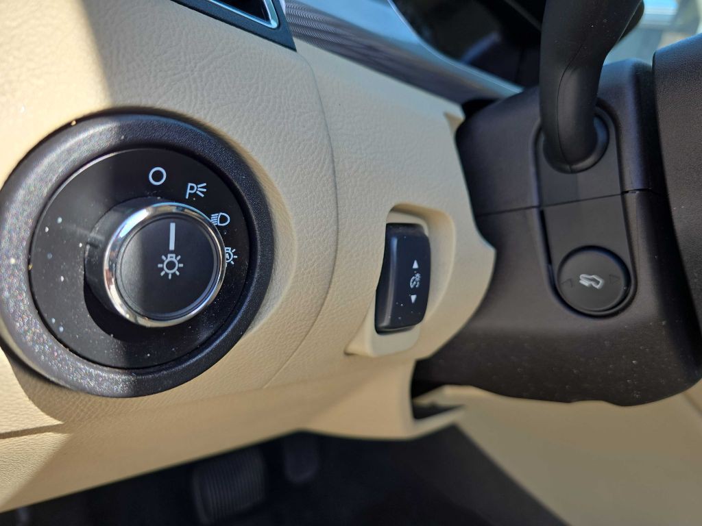 2015 Ford Taurus Image 39