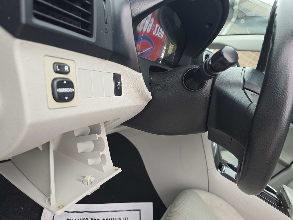 2013 Toyota Venza Image 24