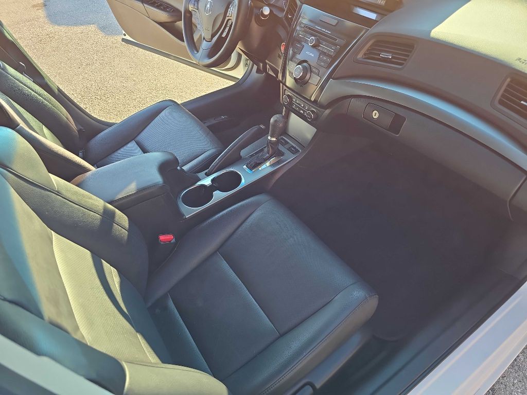 2013 Acura ILX Image 30
