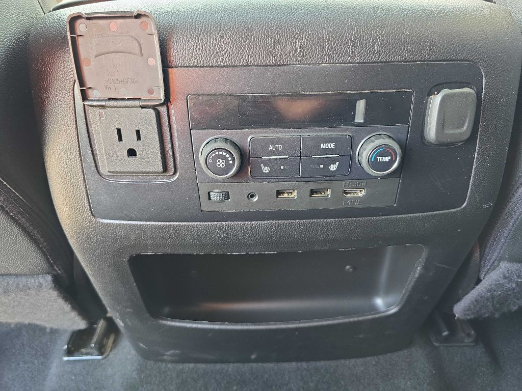 2020 GMC Yukon Image 40