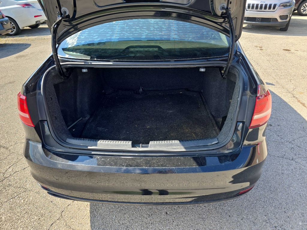 2016 Volkswagen Jetta Image 19