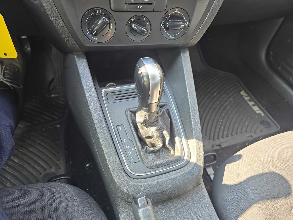 2016 Volkswagen Jetta Image 28