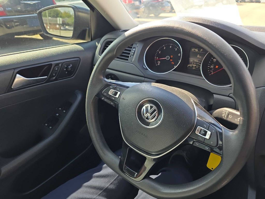 2016 Volkswagen Jetta Image 31