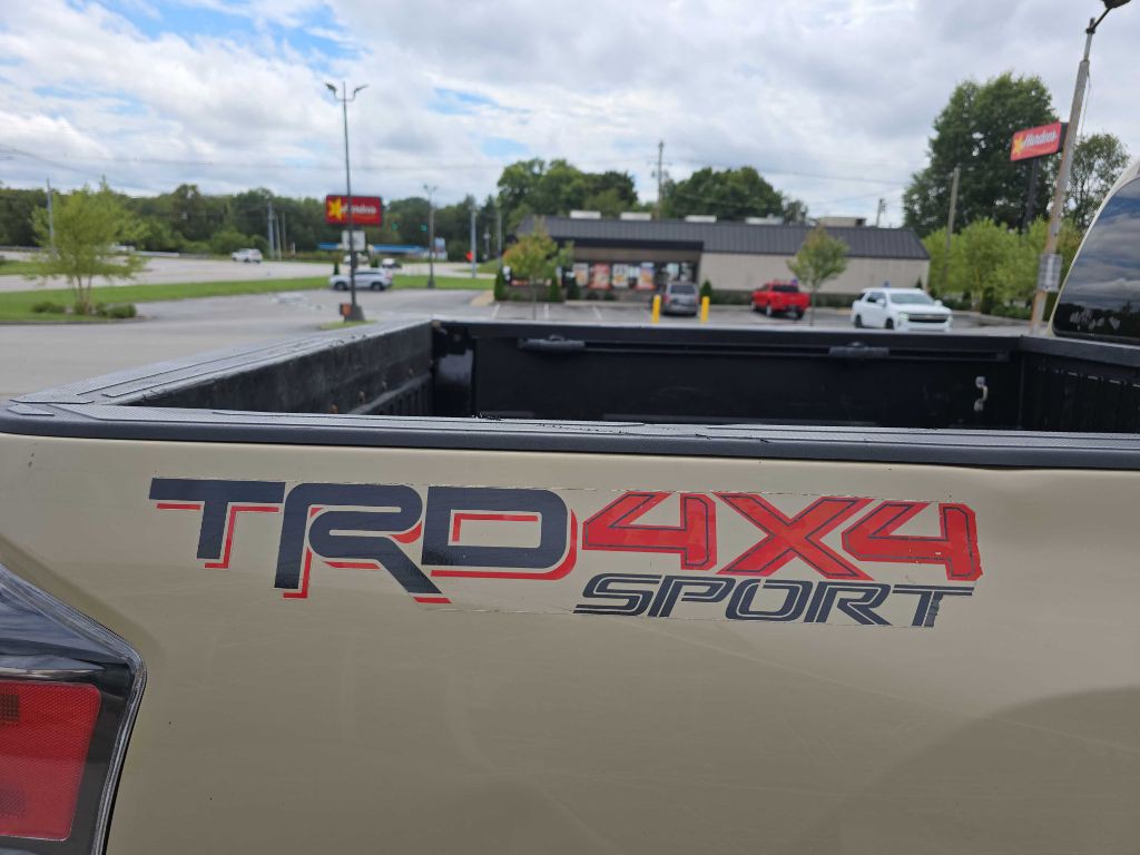 2019 Toyota Tacoma Image 11