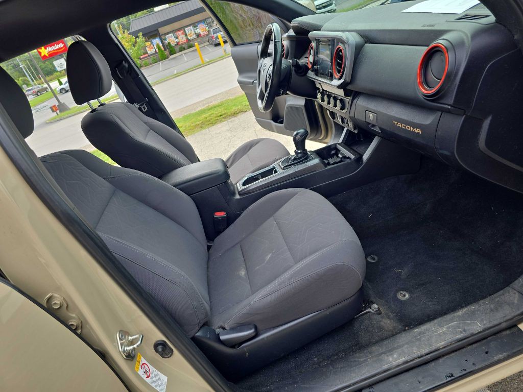 2019 Toyota Tacoma Image 25