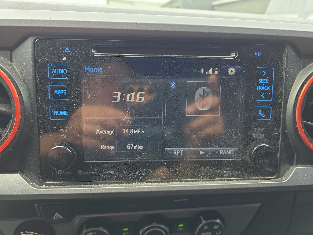 2019 Toyota Tacoma Image 38