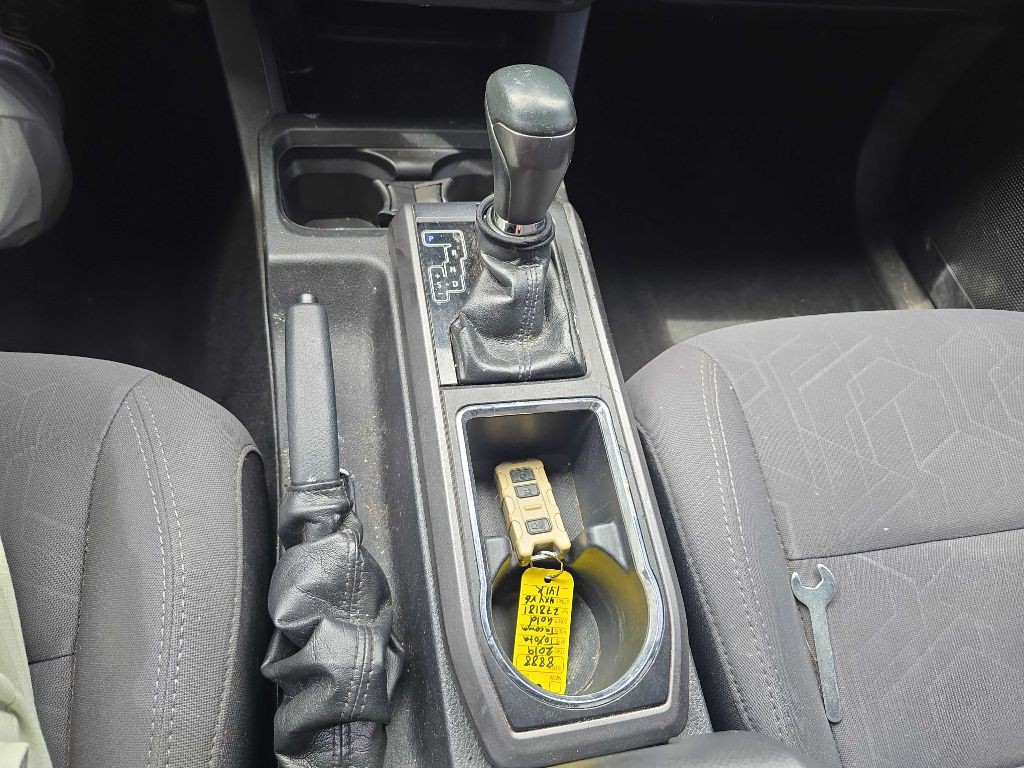 2019 Toyota Tacoma Image 44