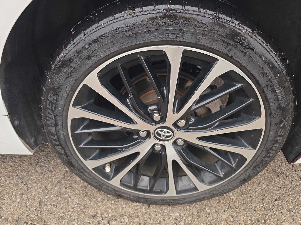 2018 Toyota Camry Image 12