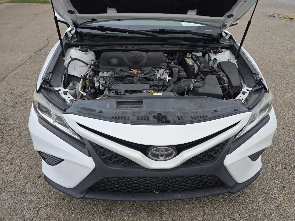 2018 Toyota Camry Image 16