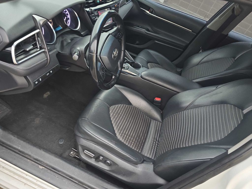 2018 Toyota Camry Image 19