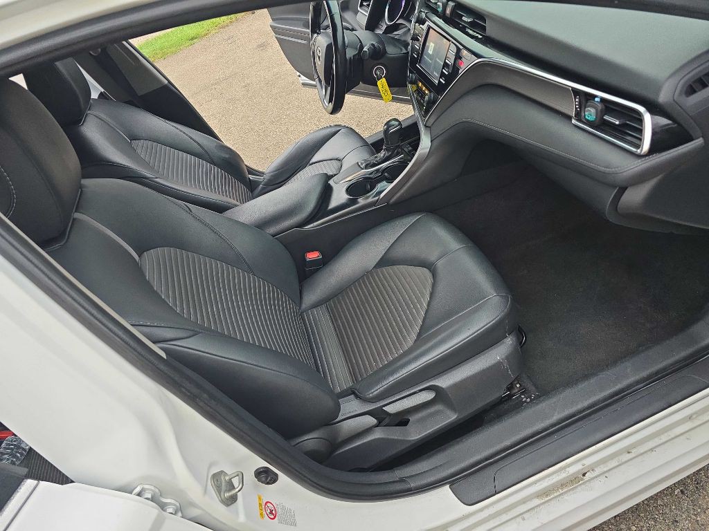 2018 Toyota Camry Image 21