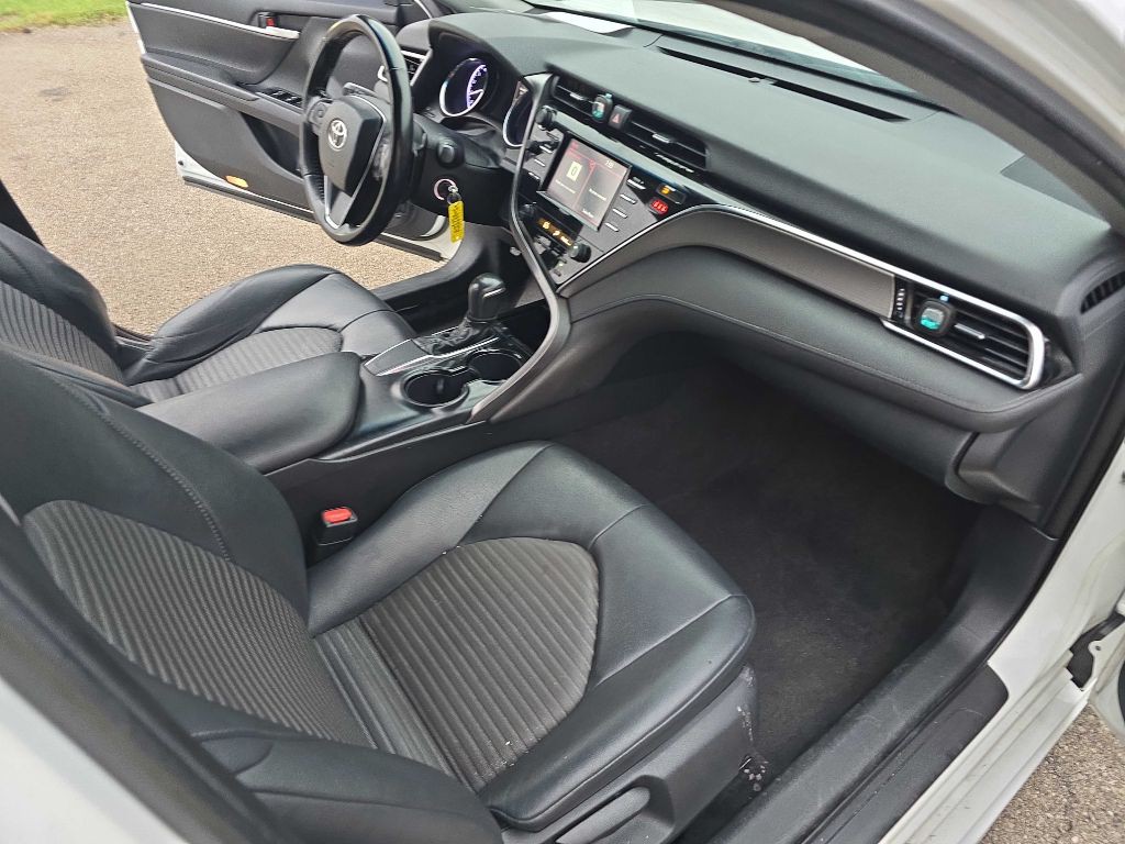 2018 Toyota Camry Image 22