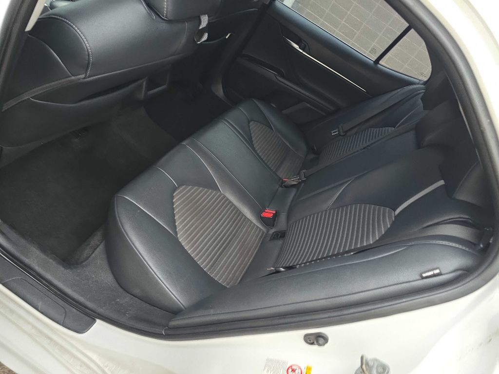 2018 Toyota Camry Image 23