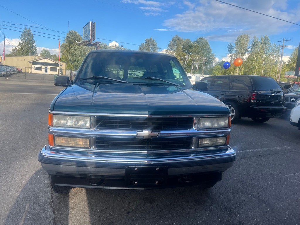 1996 Chevrolet Suburban Image 3