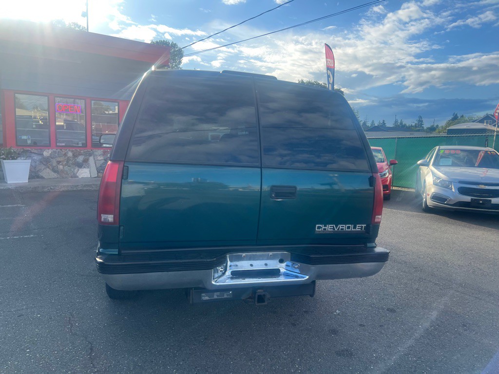 1996 Chevrolet Suburban Image 4