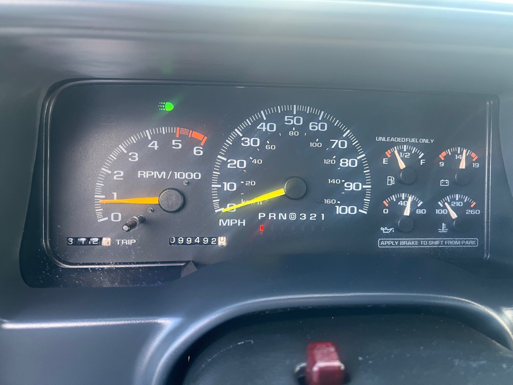 1996 Chevrolet Suburban Image 9